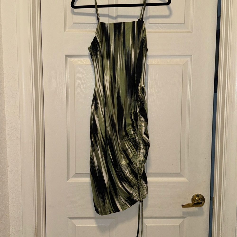 MaddenNYC Side Ruched Dress (M) worn 2 times & flattering on all body shapes!
